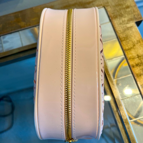 NWOT Tory Burch Cosmetic Case - Light Pink - Picture 4 of 6
